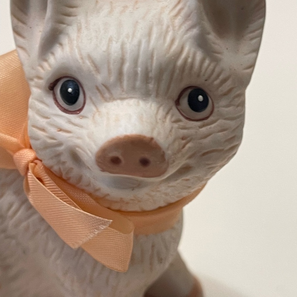 2 Pig Fingurines ENESCO Hand Painted Bisque 2.5” - Picture 3 of 9